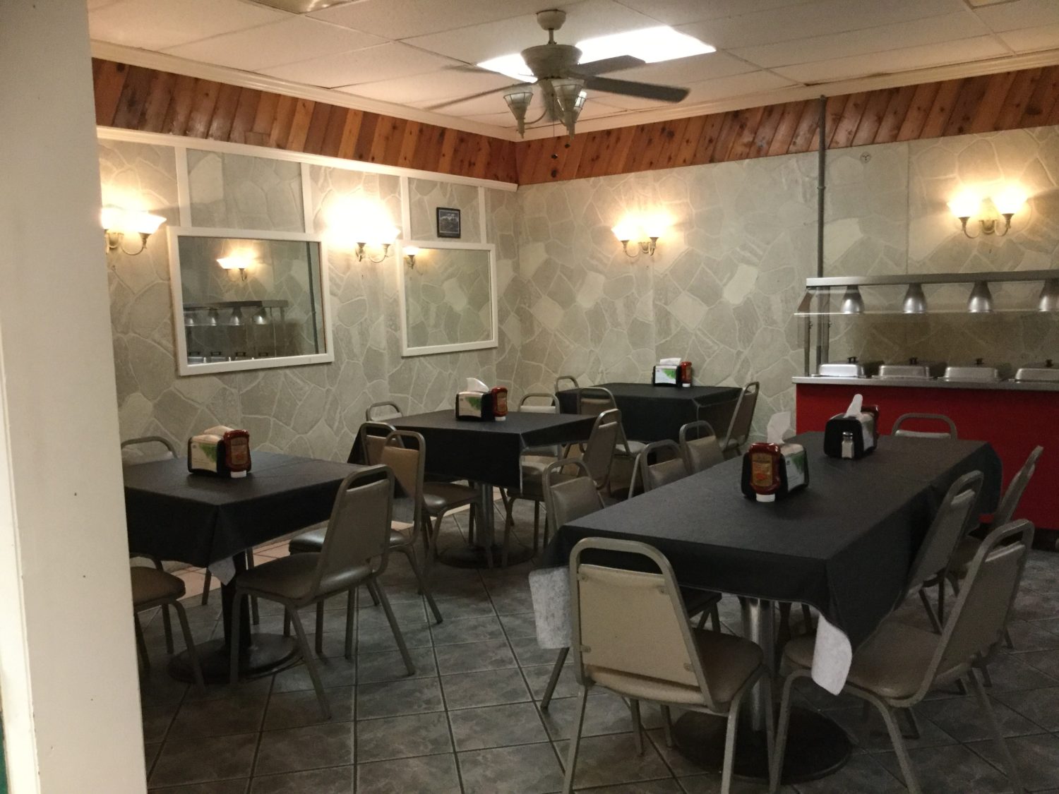 Dining room at the Quail Heights grill
